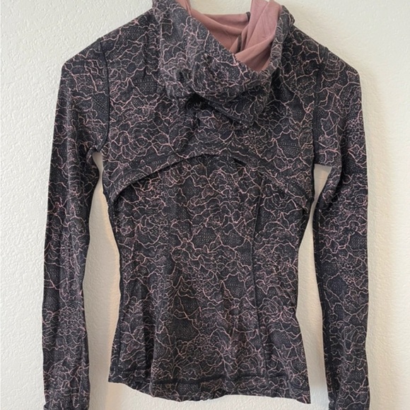 lululemon athletica Black and Pink Patterned jacket - Picture 2 of 5